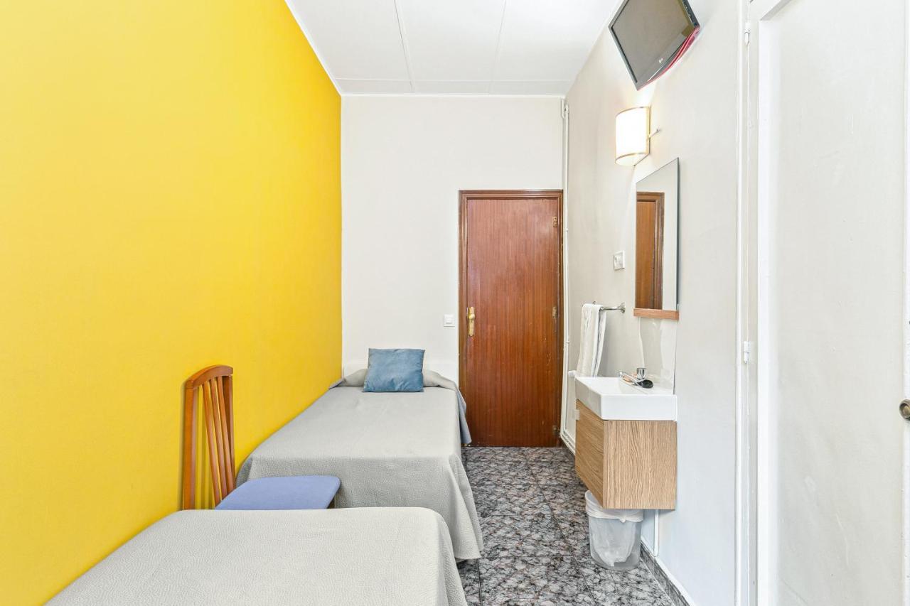 Hostal Santa Ana Барселона Экстерьер фото