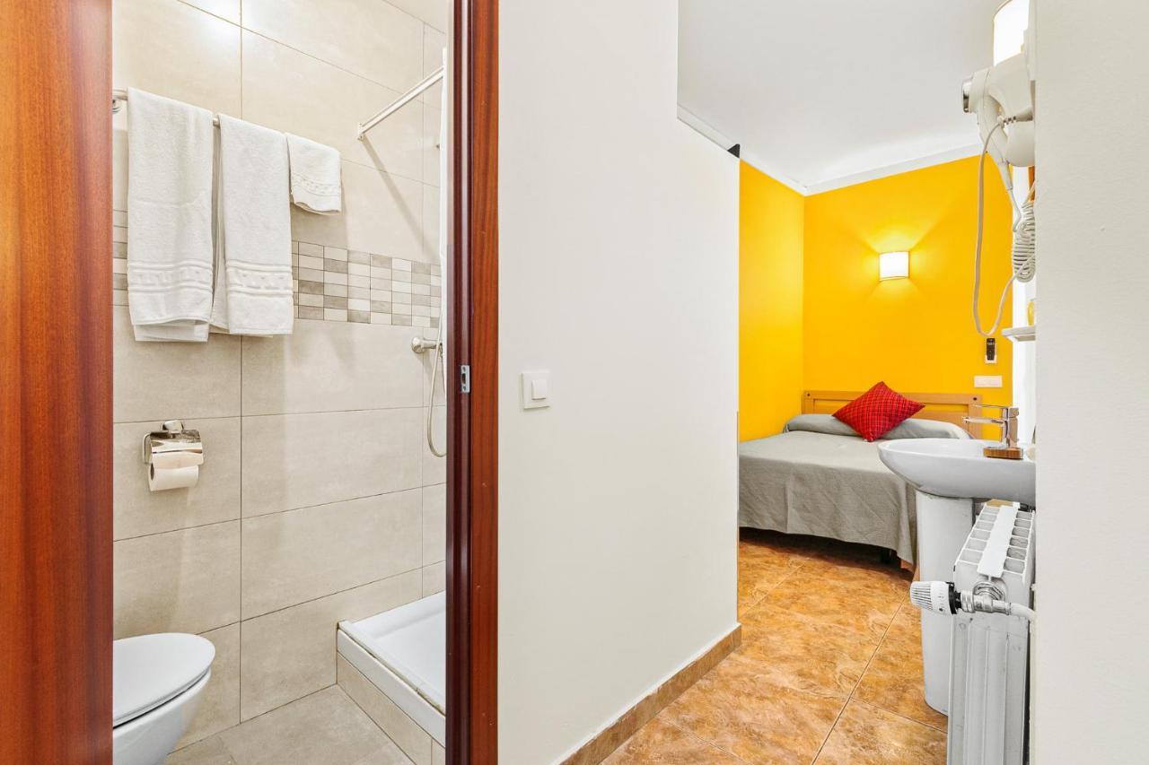 Hostal Santa Ana Барселона Экстерьер фото