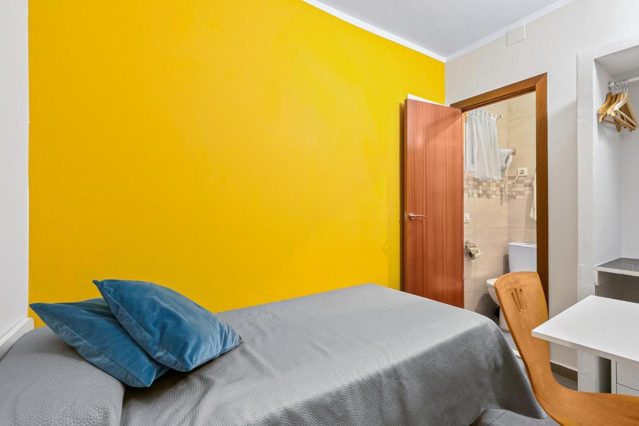 Hostal Santa Ana Барселона Экстерьер фото
