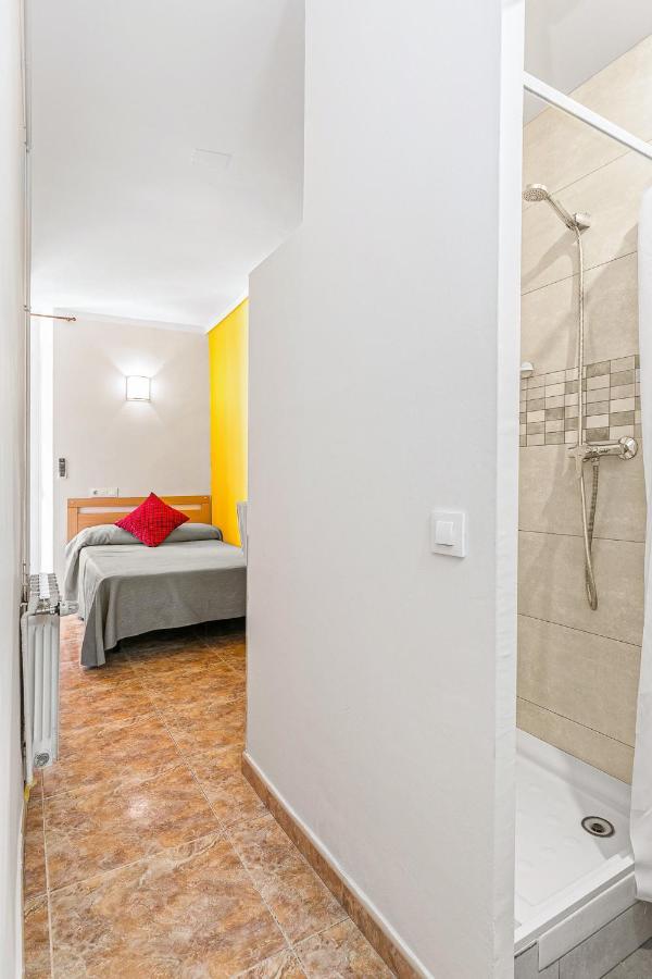 Hostal Santa Ana Барселона Экстерьер фото