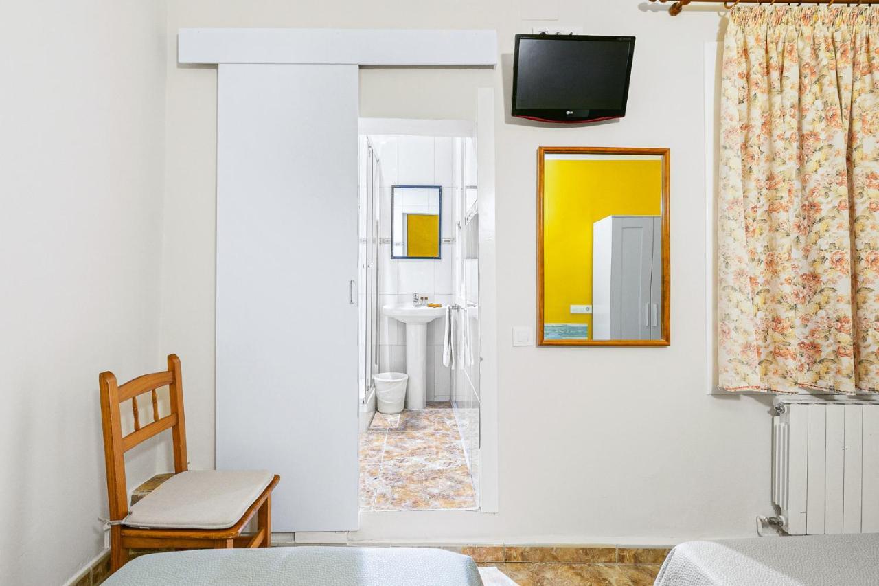 Hostal Santa Ana Барселона Экстерьер фото