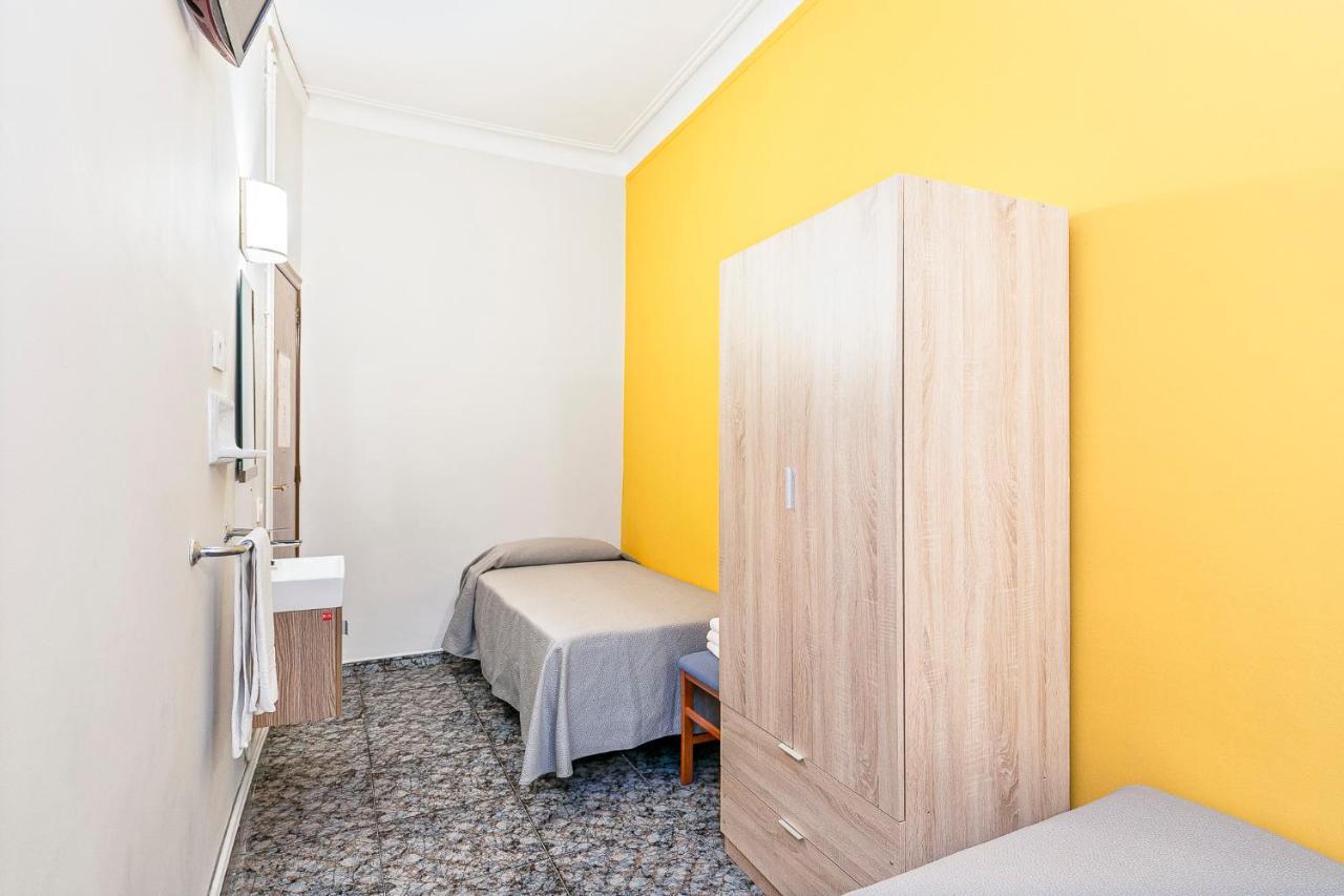 Hostal Santa Ana Барселона Экстерьер фото