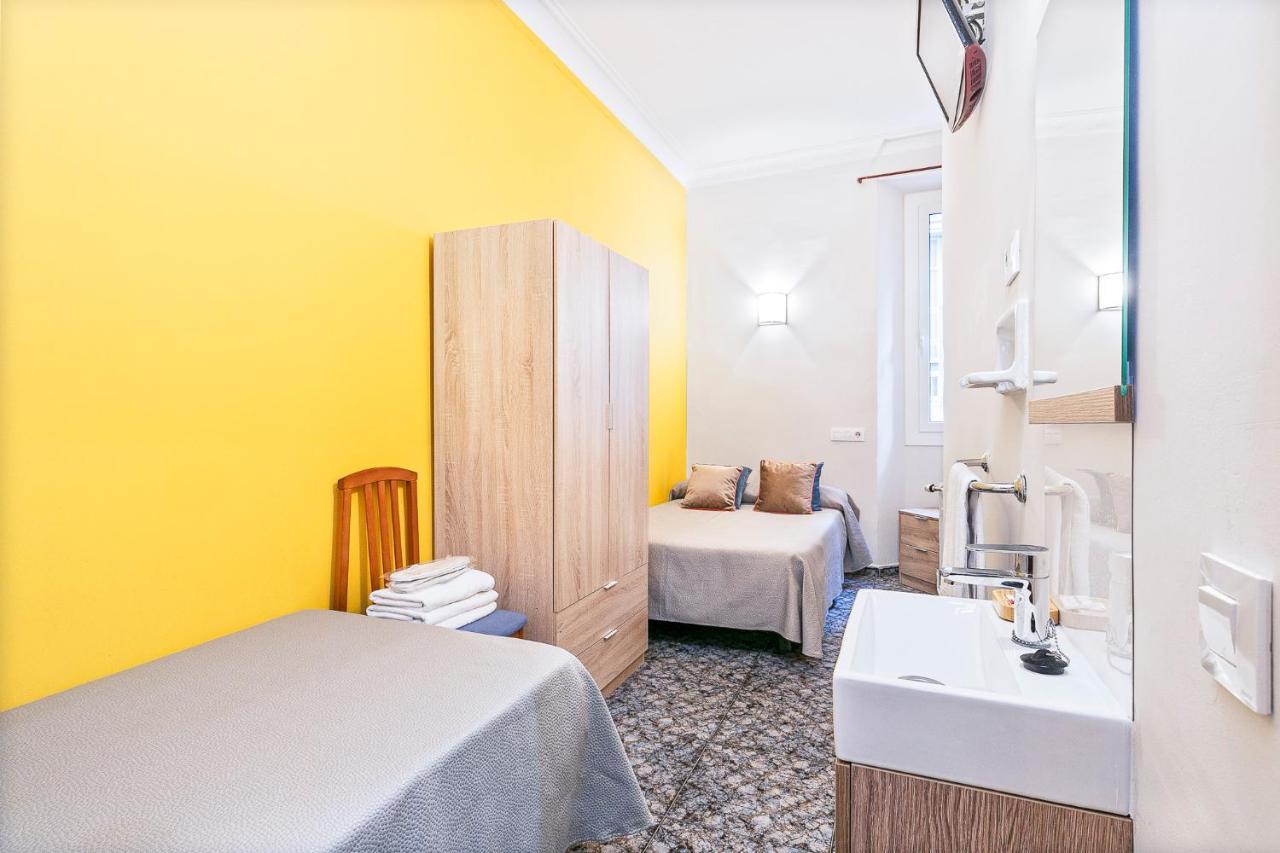 Hostal Santa Ana Барселона Экстерьер фото