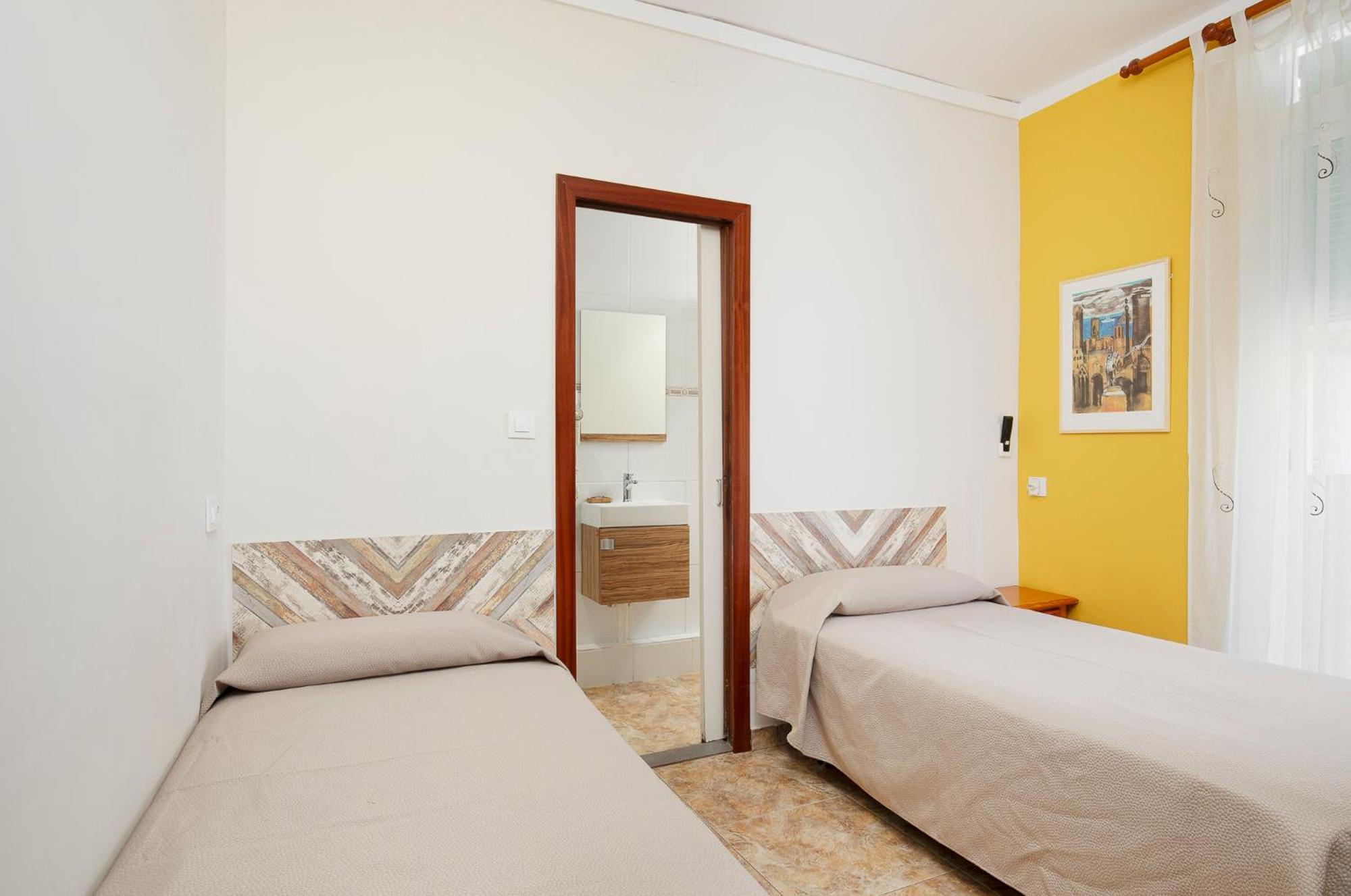 Hostal Santa Ana Барселона Экстерьер фото